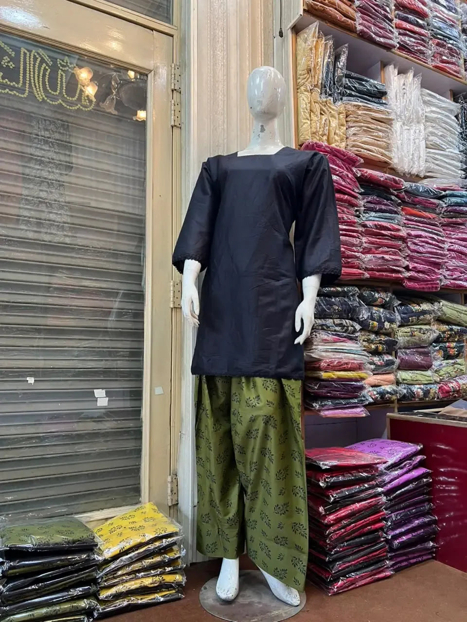 3 Pcs Women's Stitched Cotton Printed Suit
