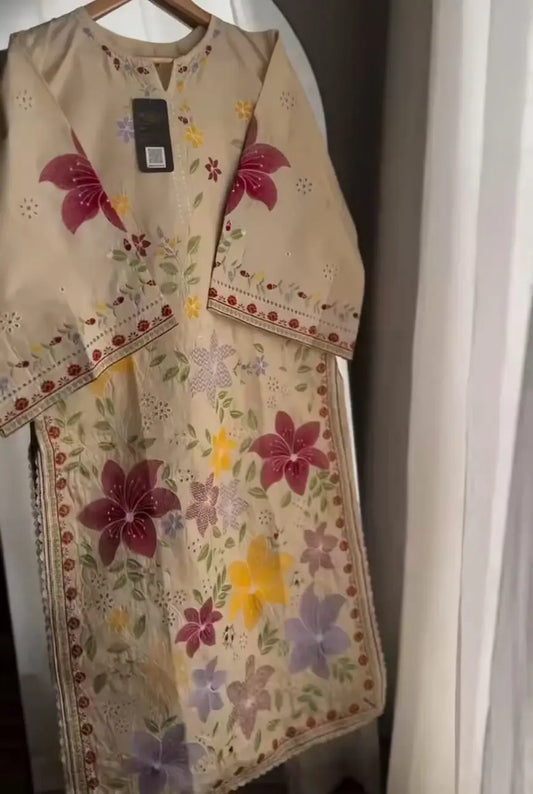 3 Pcs Women's Stitched Cotton Lawn Embroidered Kaftan Suit