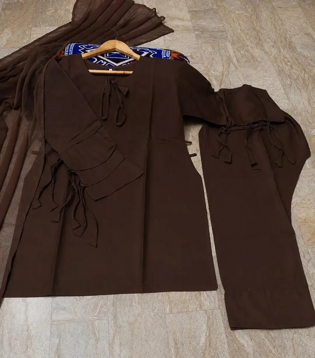 3 Pcs Women's Stitched Cotton Lawn Plain Suit